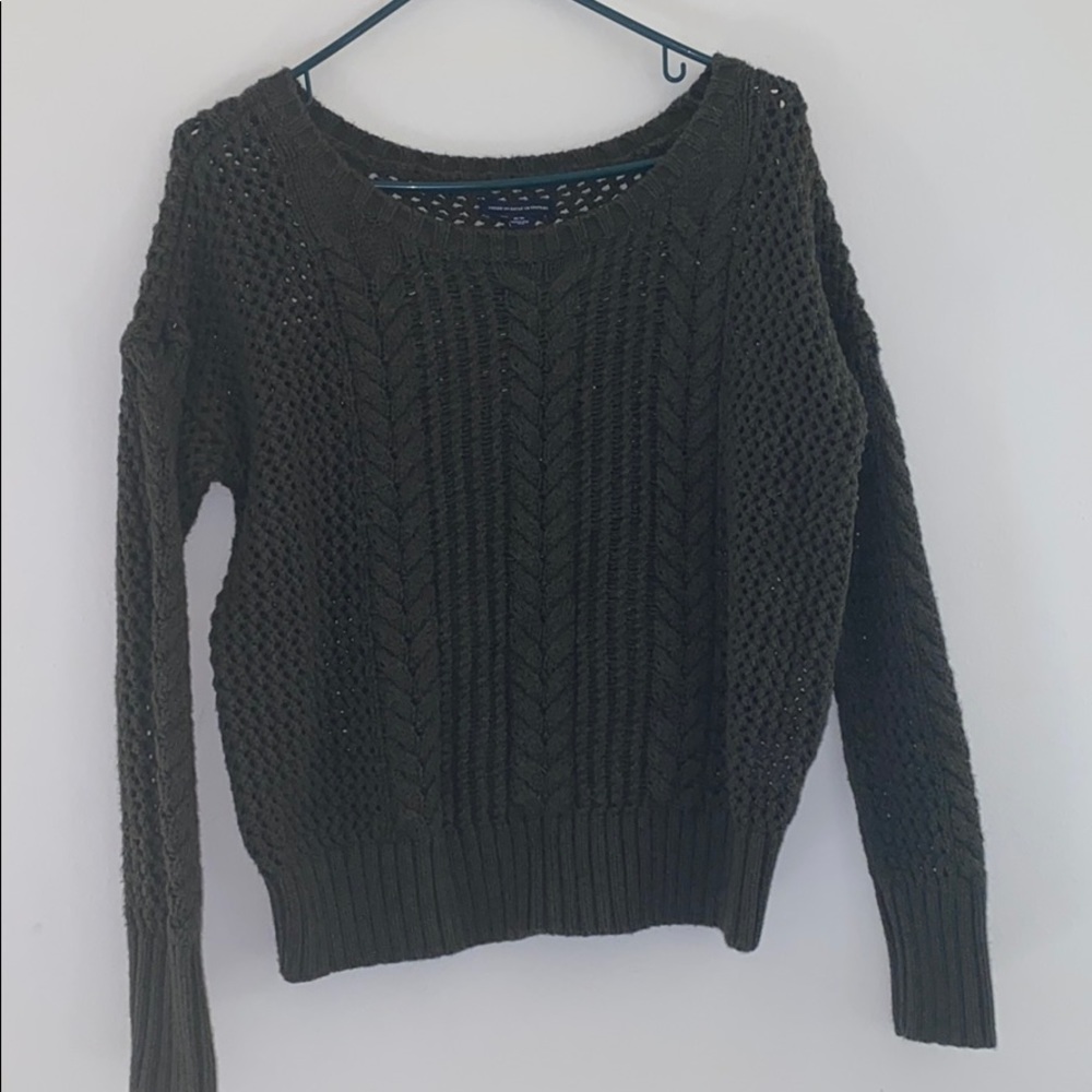 AEO- dark olive sweater good condition